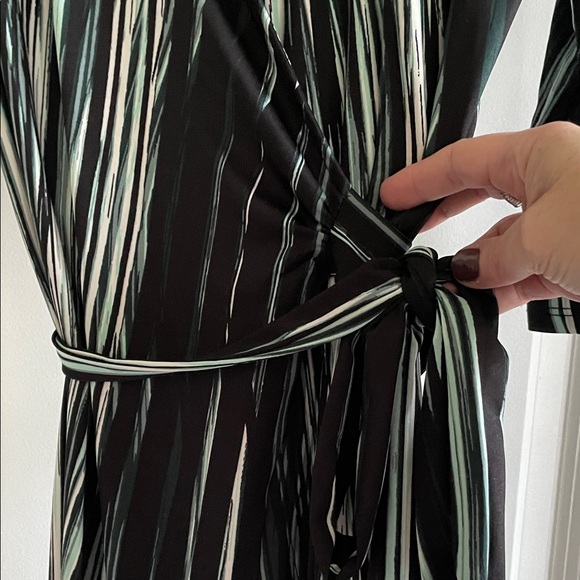 Wrap dress Black, White and aqua/teal painterly Striped LuLaRoe Michelle - Picture 6 of 10